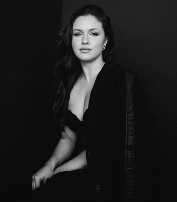 Facetune_27-11-2024-22-25-22_2079x2599